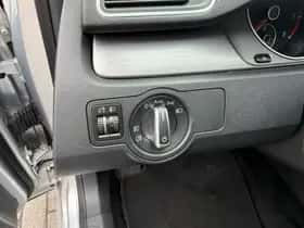 Volkswagen Passat (2011) thumbnail 11