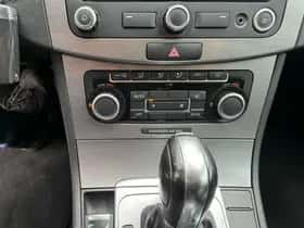 Volkswagen Passat (2011) thumbnail 13