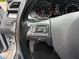 Volkswagen Passat (2011) thumbnail 15
