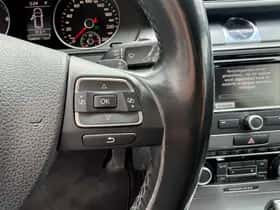 Volkswagen Passat (2011) thumbnail 16