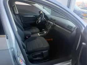 Volkswagen Passat (2011) thumbnail 22