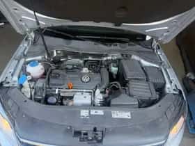 Volkswagen Passat (2011) thumbnail 23
