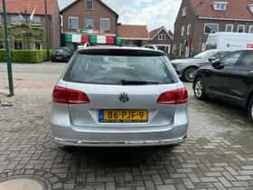 Volkswagen Passat (2011) thumbnail 6