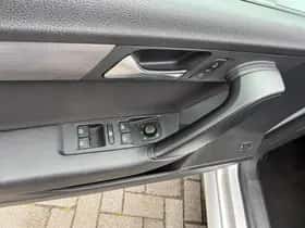 Volkswagen Passat (2011) thumbnail 10