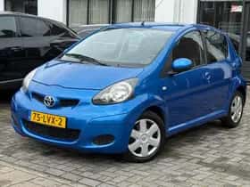 Toyota Aygo (2010) thumbnail 1