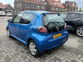 Toyota Aygo (2010) thumbnail 5