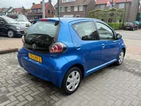 Toyota Aygo (2010) thumbnail 7