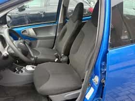 Toyota Aygo (2010) thumbnail 9