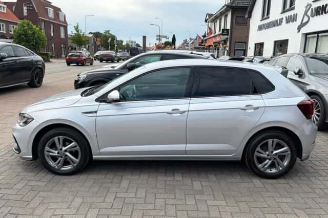 Volkswagen Polo (2024) thumbnail 2