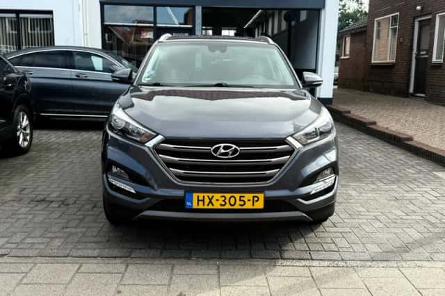 Hyundai Tucson (2016) thumbnail 2
