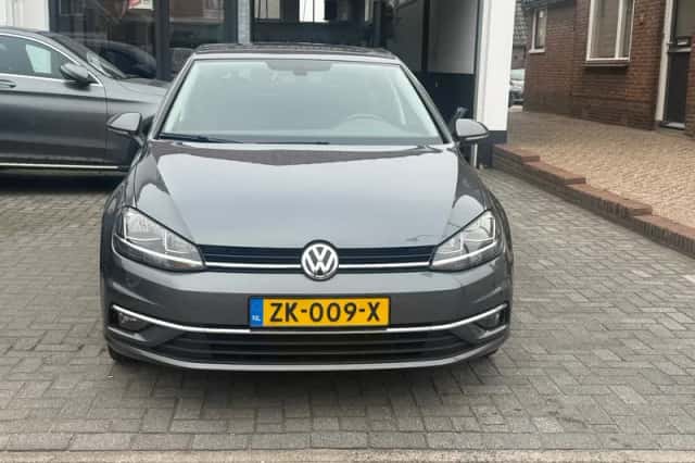 Volkswagen Golf (2019) thumbnail 2