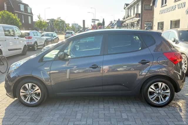Kia Venga (2016) thumbnail 2