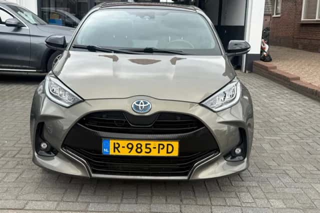 Toyota Yaris (2022) thumbnail 2