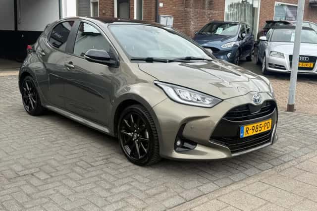 Toyota Yaris (2022) thumbnail 3