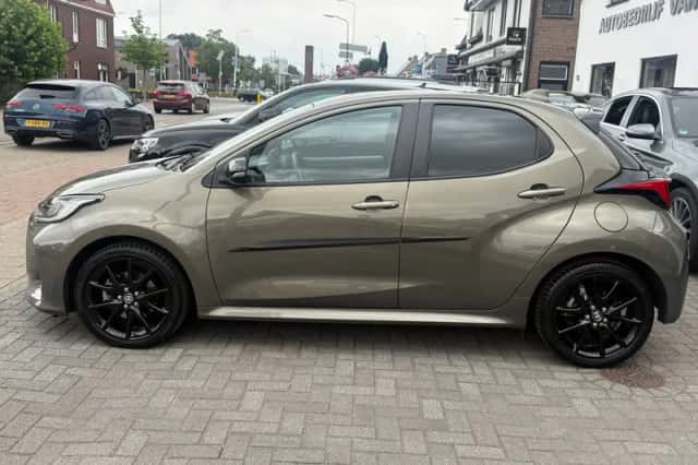 Toyota Yaris (2022) thumbnail 4
