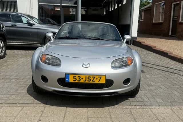 Mazda MX-5 (2009) thumbnail 2