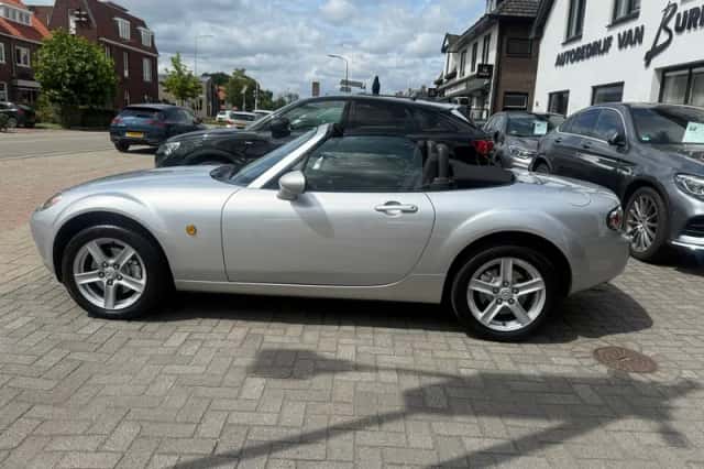 Mazda MX-5 (2009) thumbnail 4