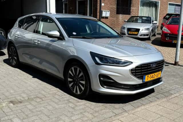 Ford Focus (2023) thumbnail 3