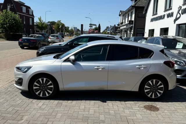 Ford Focus (2023) thumbnail 4