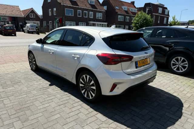 Ford Focus (2023) thumbnail 5
