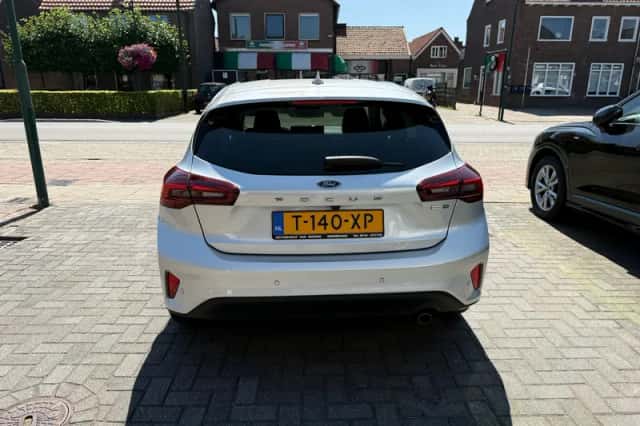 Ford Focus (2023) thumbnail 6