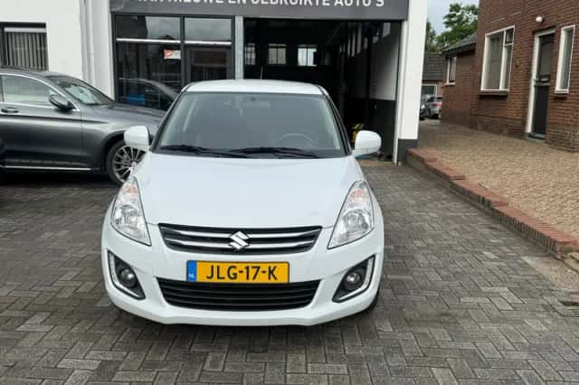 Suzuki Swift (2017) thumbnail 2