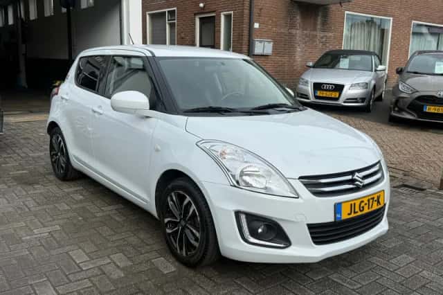 Suzuki Swift (2017) thumbnail 3