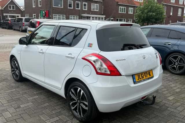 Suzuki Swift (2017) thumbnail 5