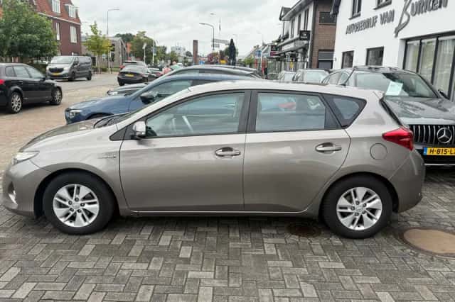 Toyota Auris (2013) thumbnail 4