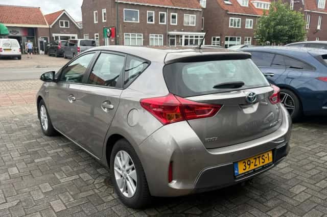 Toyota Auris (2013) thumbnail 5