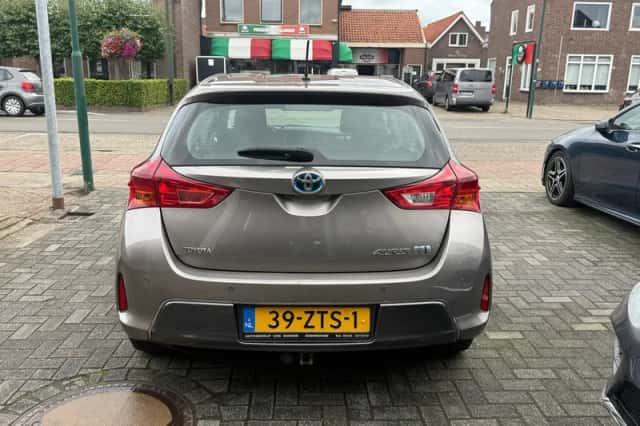 Toyota Auris (2013) thumbnail 6