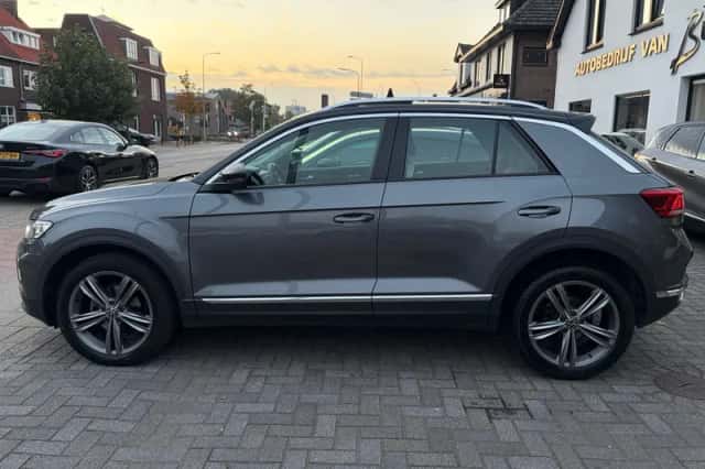 Volkswagen T-Roc (2020) thumbnail 2