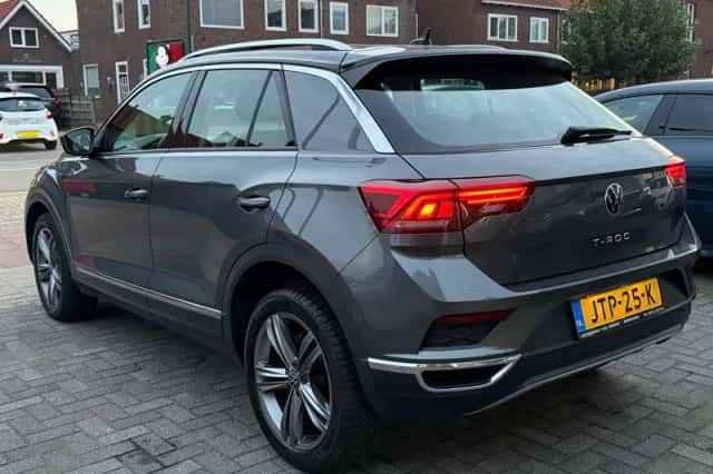 Volkswagen T-Roc (2020) thumbnail 3