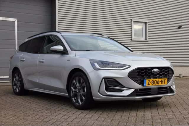 Ford Focus (2023) thumbnail 3