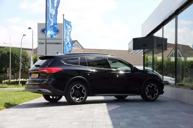 Ford Focus (2021) thumbnail 4