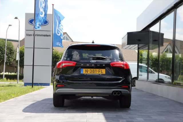 Ford Focus (2021) thumbnail 5