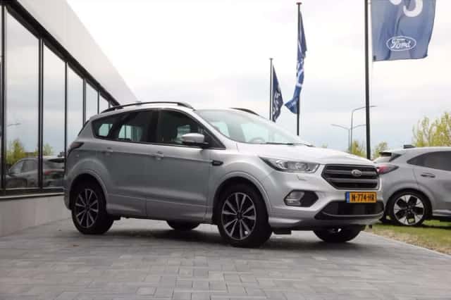 Ford Kuga (2019) thumbnail 3