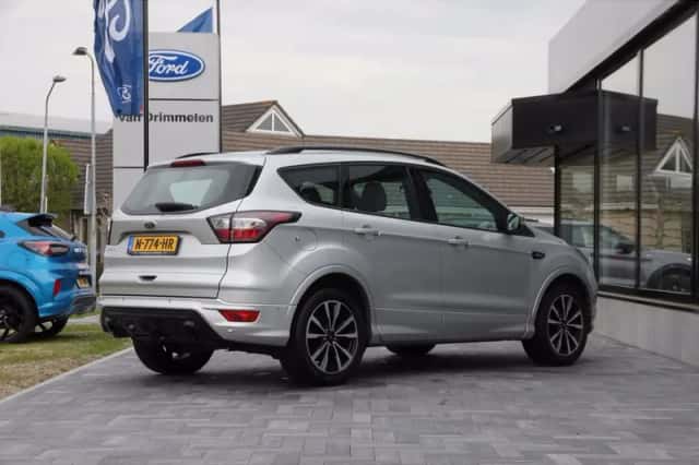 Ford Kuga (2019) thumbnail 4