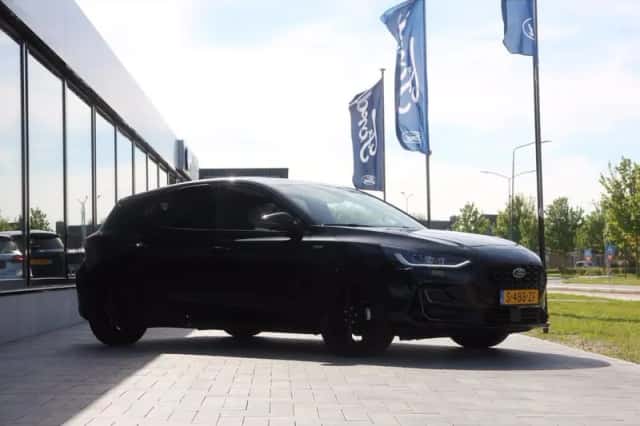 Ford Focus (2023) thumbnail 3