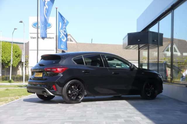 Ford Focus (2023) thumbnail 4