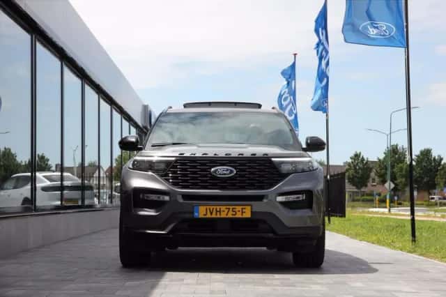 Ford Explorer (2024) thumbnail 2