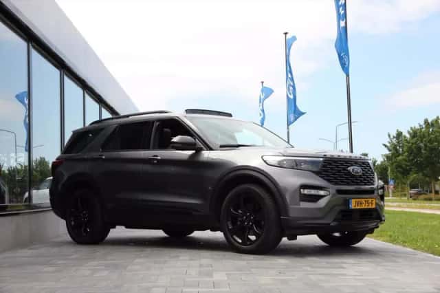 Ford Explorer (2024) thumbnail 3