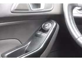 Ford Fiesta (2014) thumbnail 16