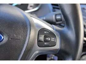 Ford Fiesta (2013) thumbnail 30