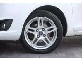 Ford Fiesta (2013) thumbnail 8