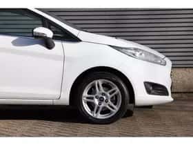 Ford Fiesta (2013) thumbnail 9