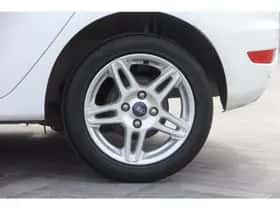 Ford Fiesta (2013) thumbnail 10