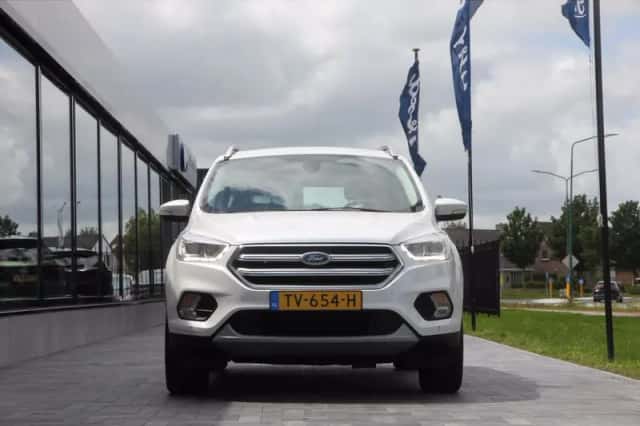 Ford Kuga (2018) thumbnail 2