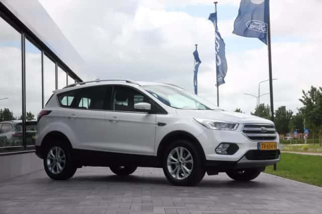 Ford Kuga (2018) thumbnail 3