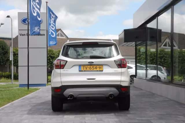 Ford Kuga (2018) thumbnail 5